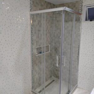 109) Box de Ducha Vidrio Templado 6 mm Incoloro Perfil Plata